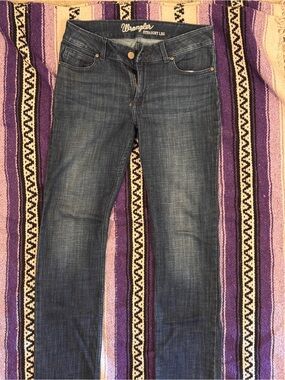 Wrangler Women's Straight Leg Jeans in Faded Blue Denim
